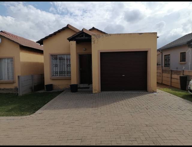 2 BEDROOM TOWNHOUSE FOR SALE IN MOHLAKENG